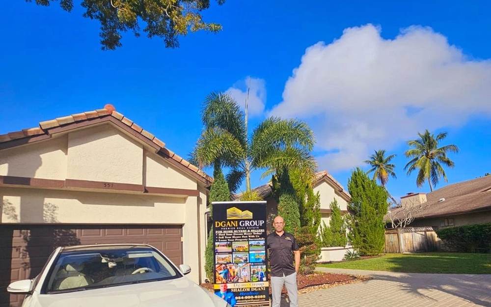 Shalom Dgani helping a South Florida client lease a property