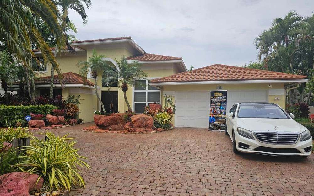 Shalom Dgani helping a South Florida client buy a property